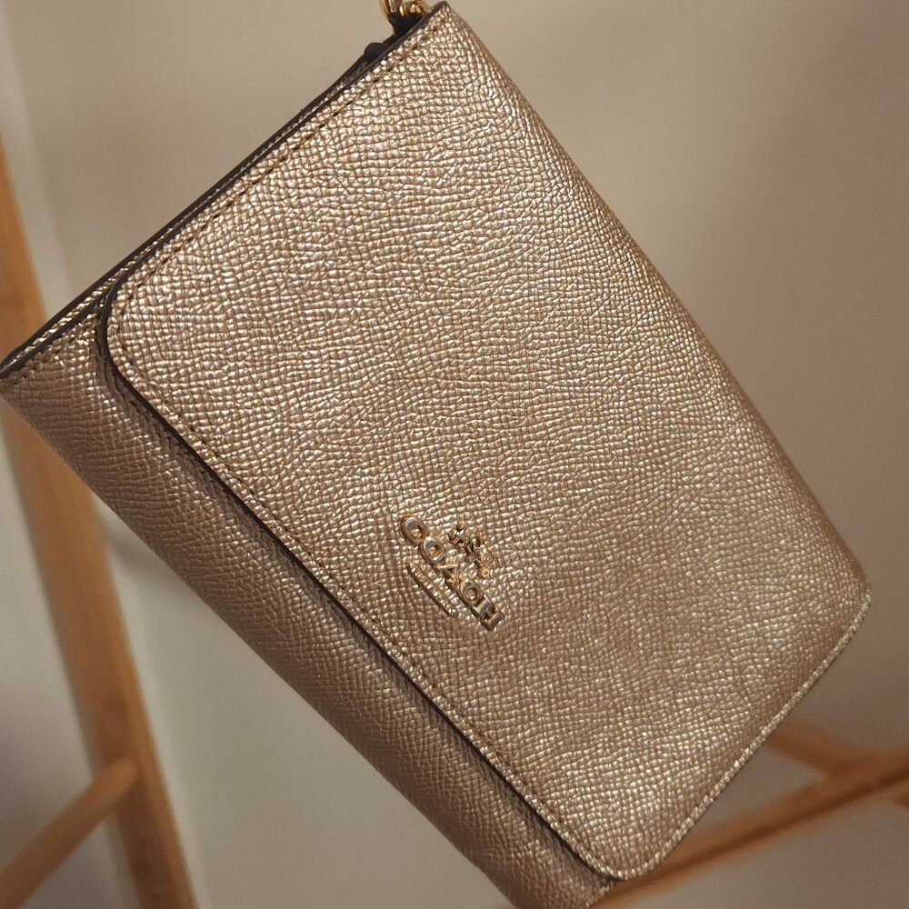FIRST CLASS Beauty!Vintage Coach Gold Metallic Wristlet GOOD CONDITION Authentic